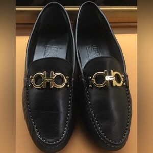 SALVATORE FERRAGAMO Black Moccasin Loafer Gold Gancini Ornament Size 8